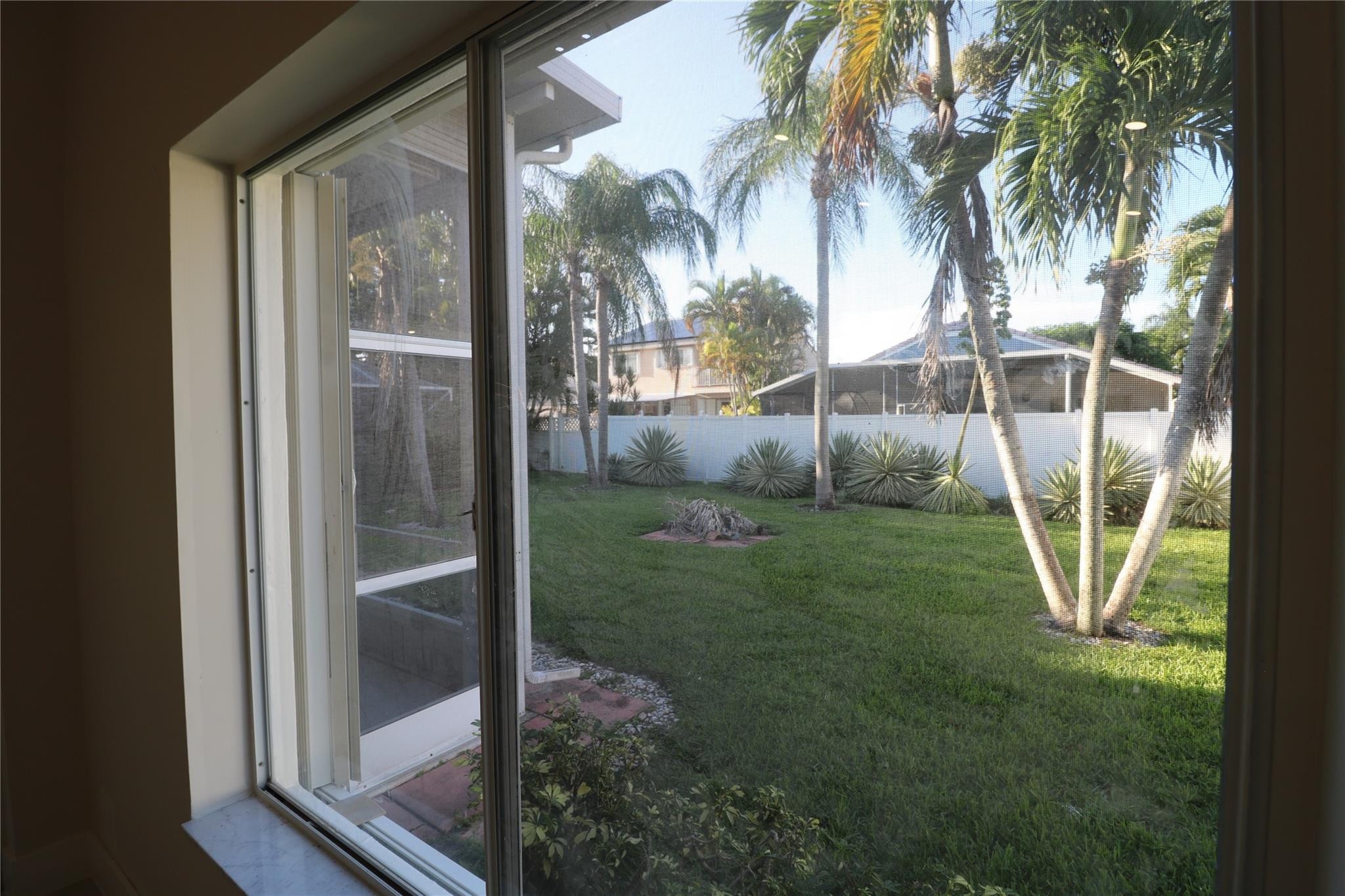 4645 NW 7th St