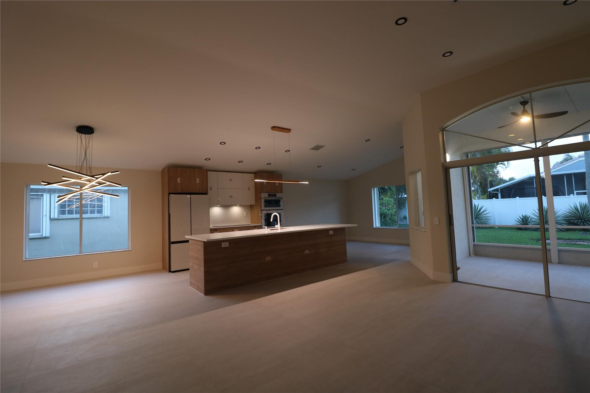 4645 NW 7th St