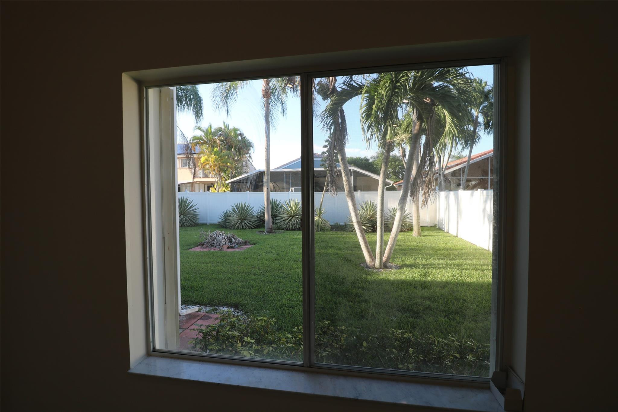 4645 NW 7th St