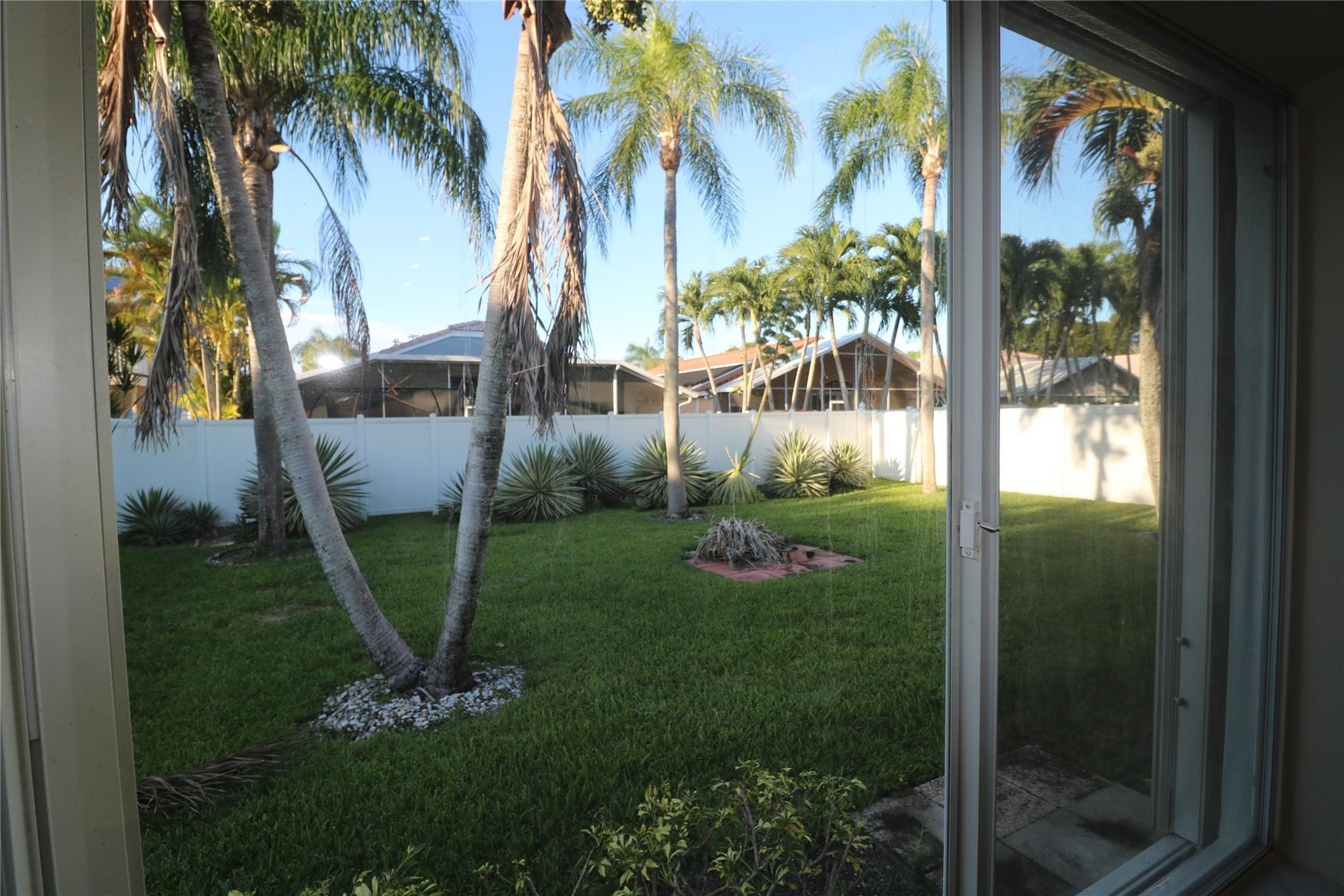 4645 NW 7th St