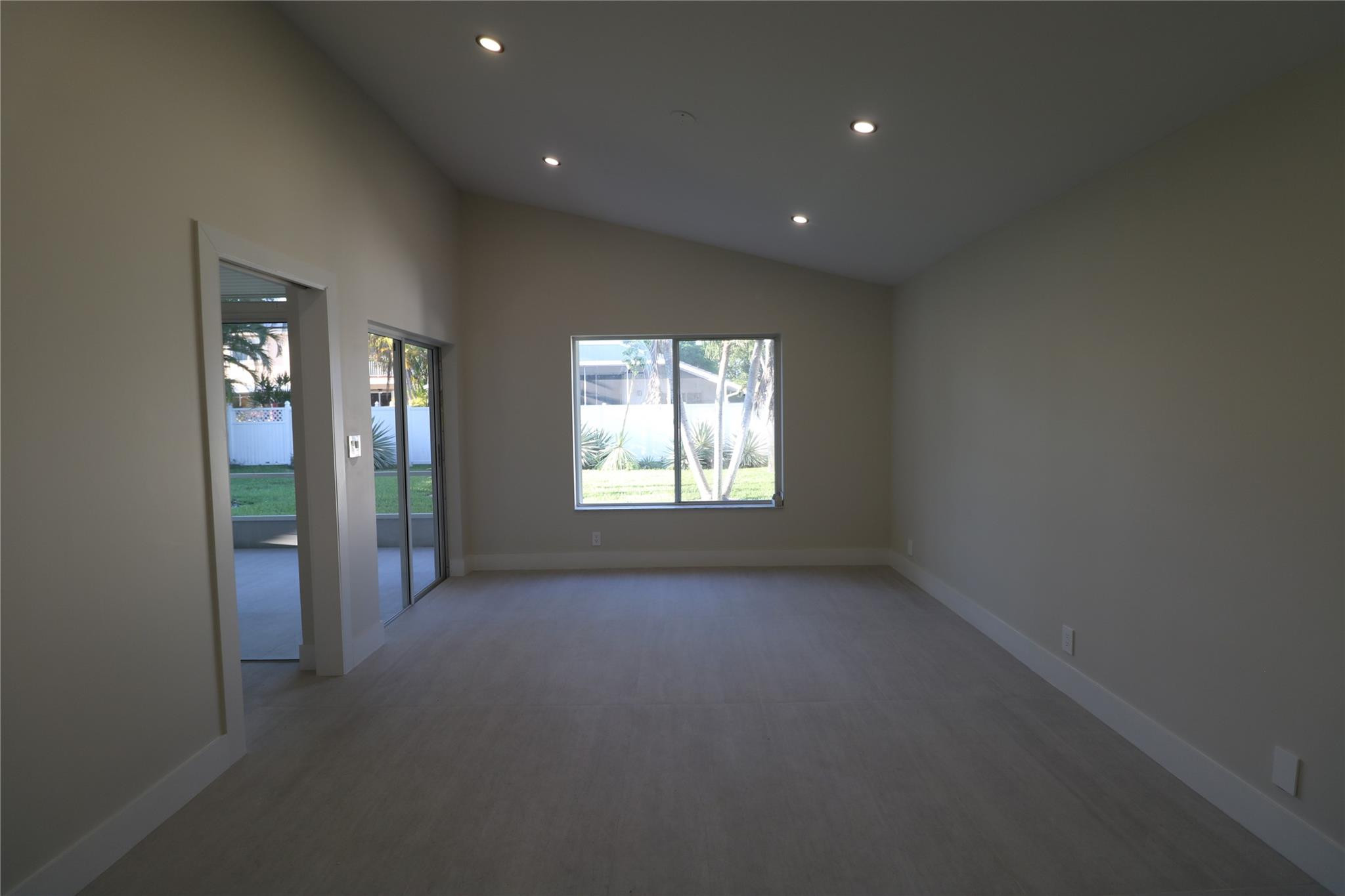4645 NW 7th St
