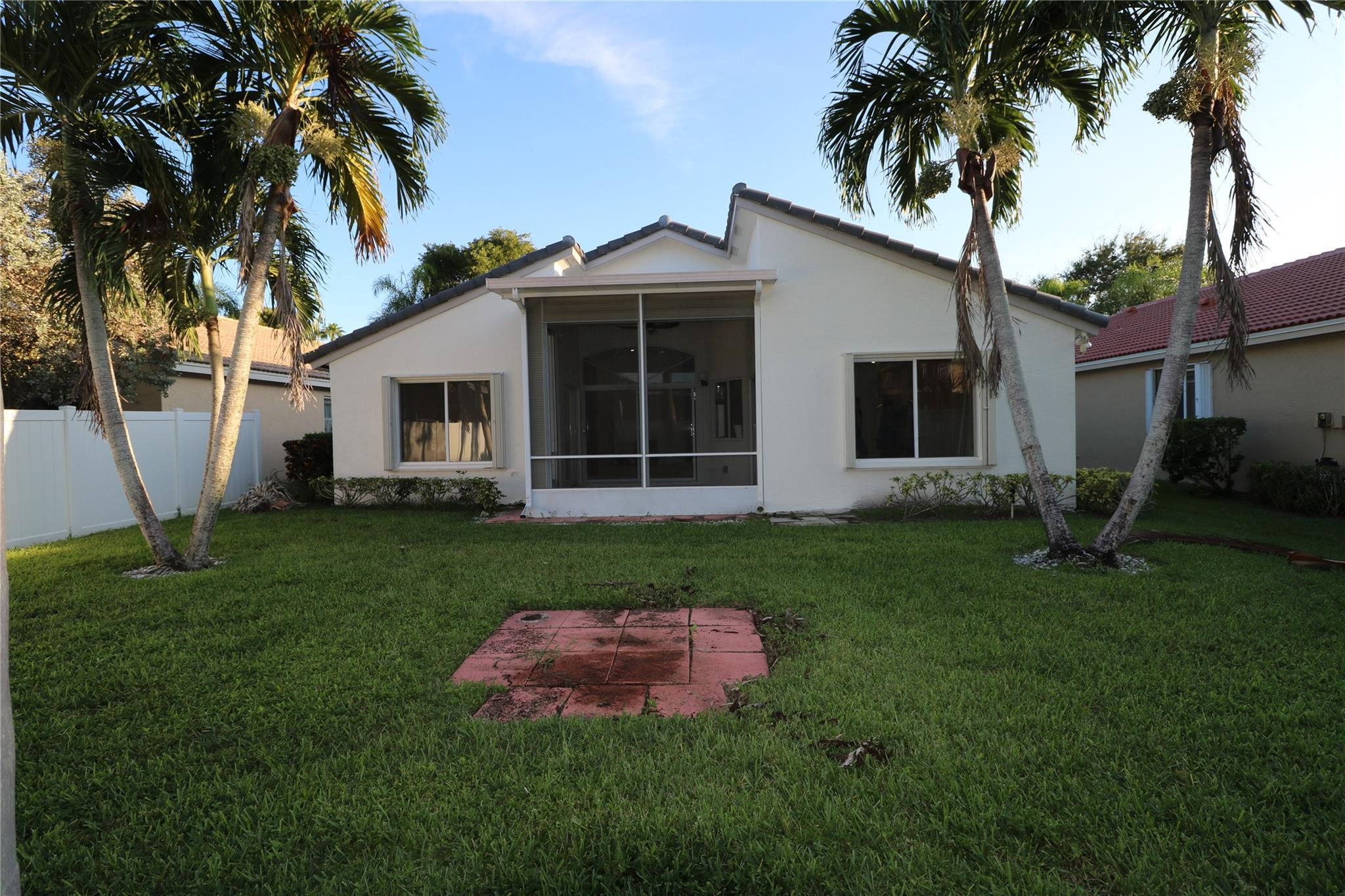 4645 NW 7th St