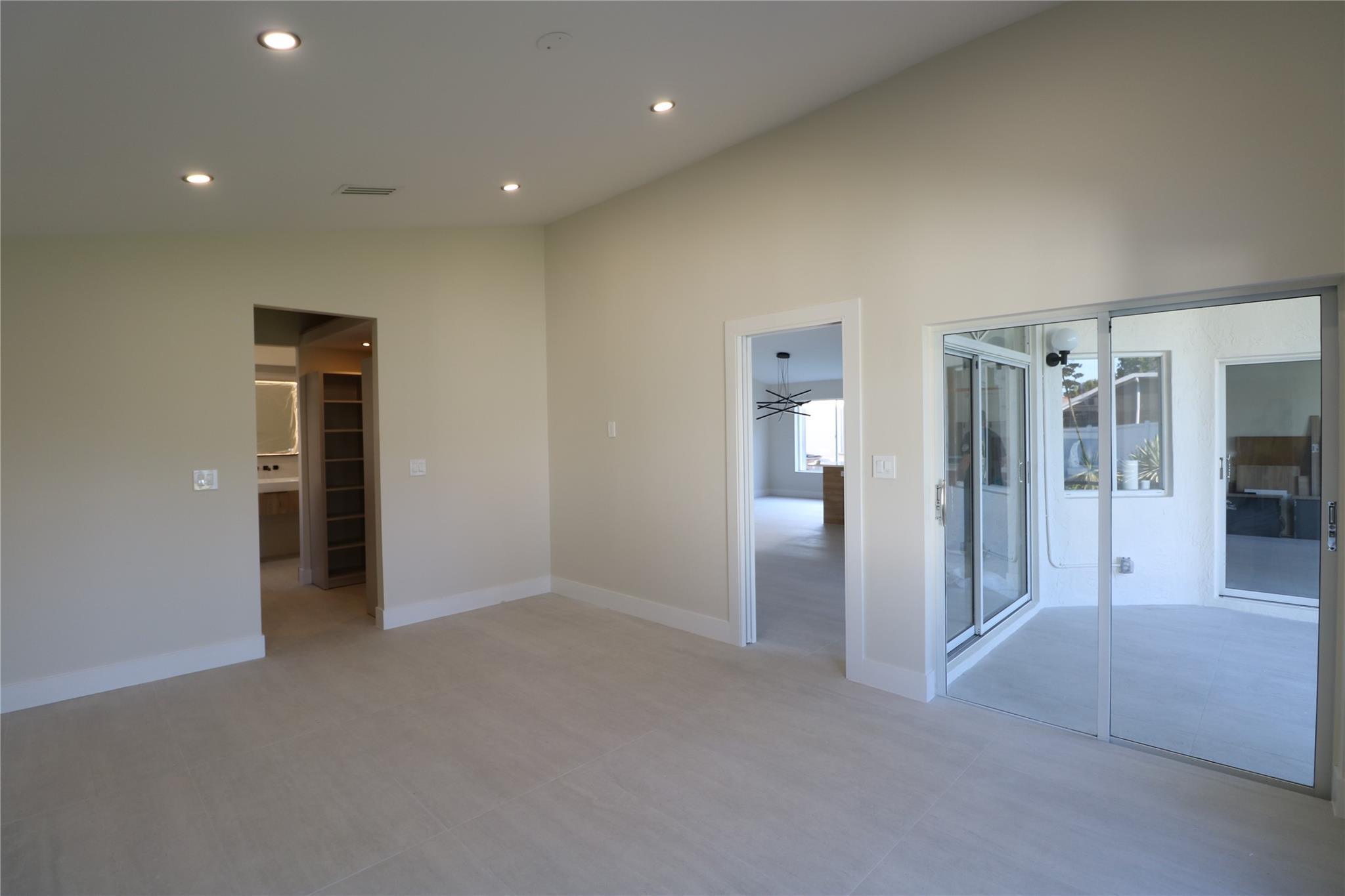 4645 NW 7th St