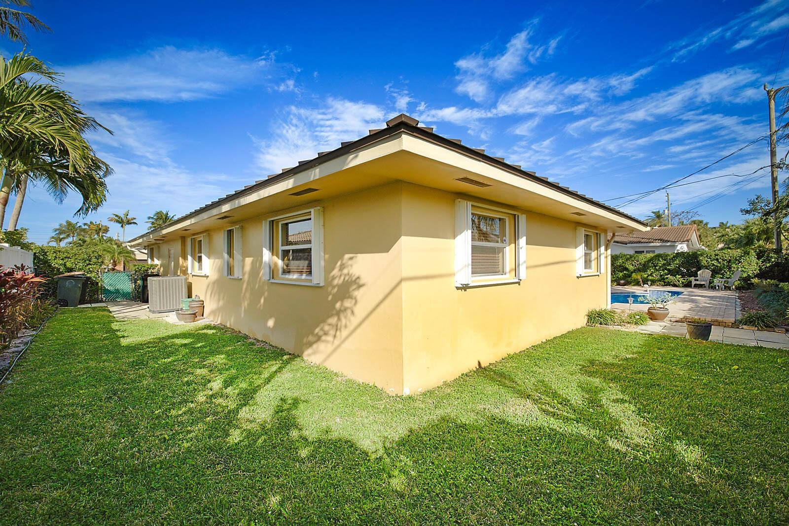 2830 NE 40th Ct