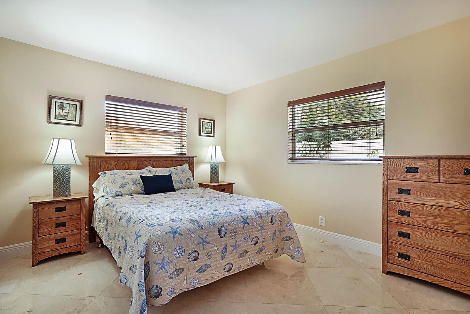 2830 NE 40th Ct