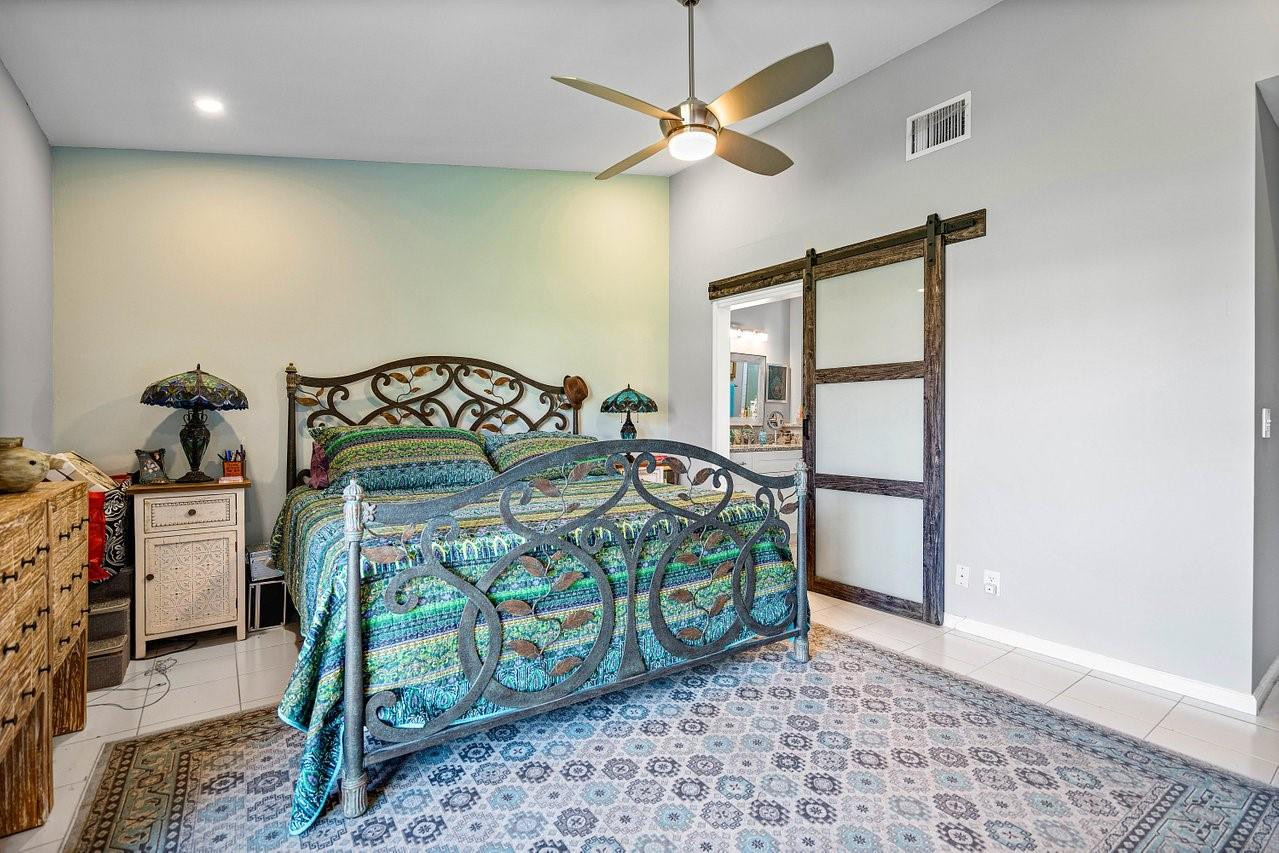 5526 Parkwalk Circle