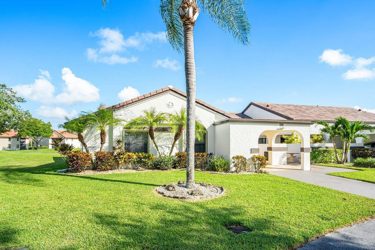 5526 Parkwalk Circle