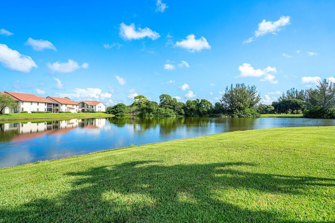 5526 Parkwalk Circle