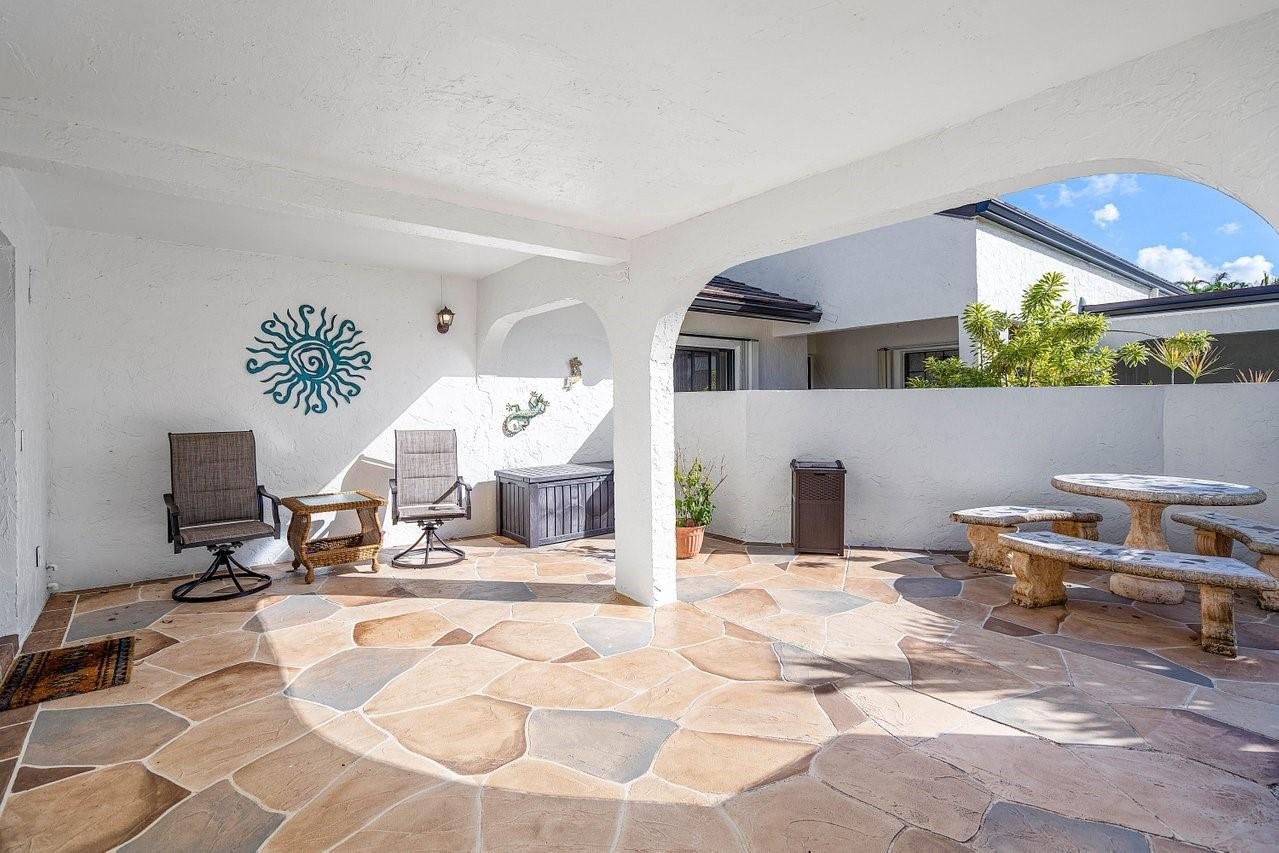 5526 Parkwalk Circle
