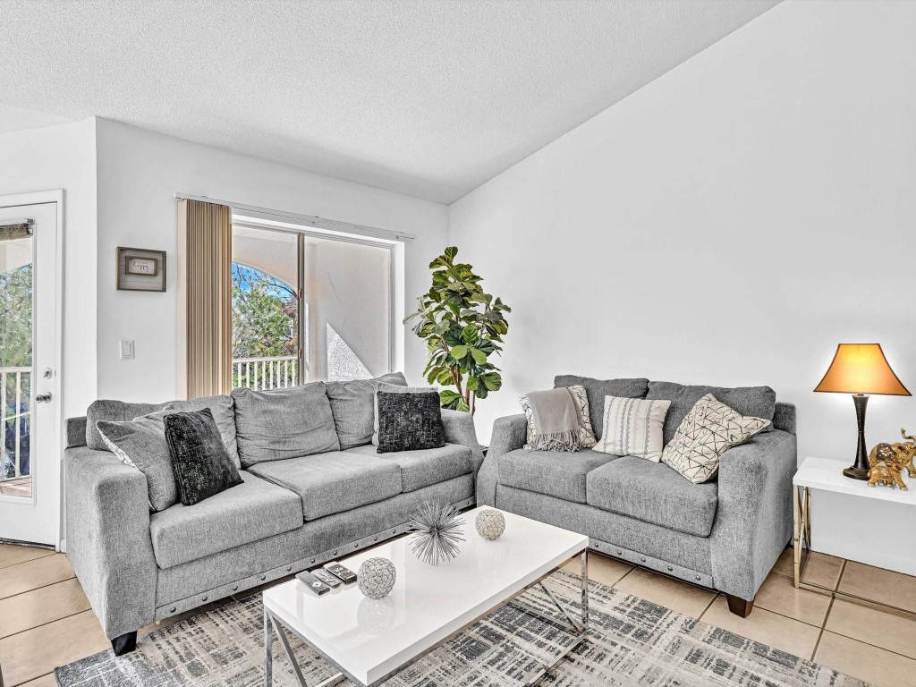 815 W Boynton Beach Boulevard 6-202, Boynton Beach Unit: 6-202