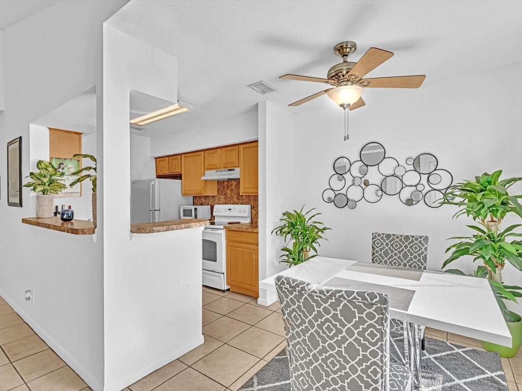 815 W Boynton Beach Boulevard 6-202, Boynton Beach Unit: 6-202