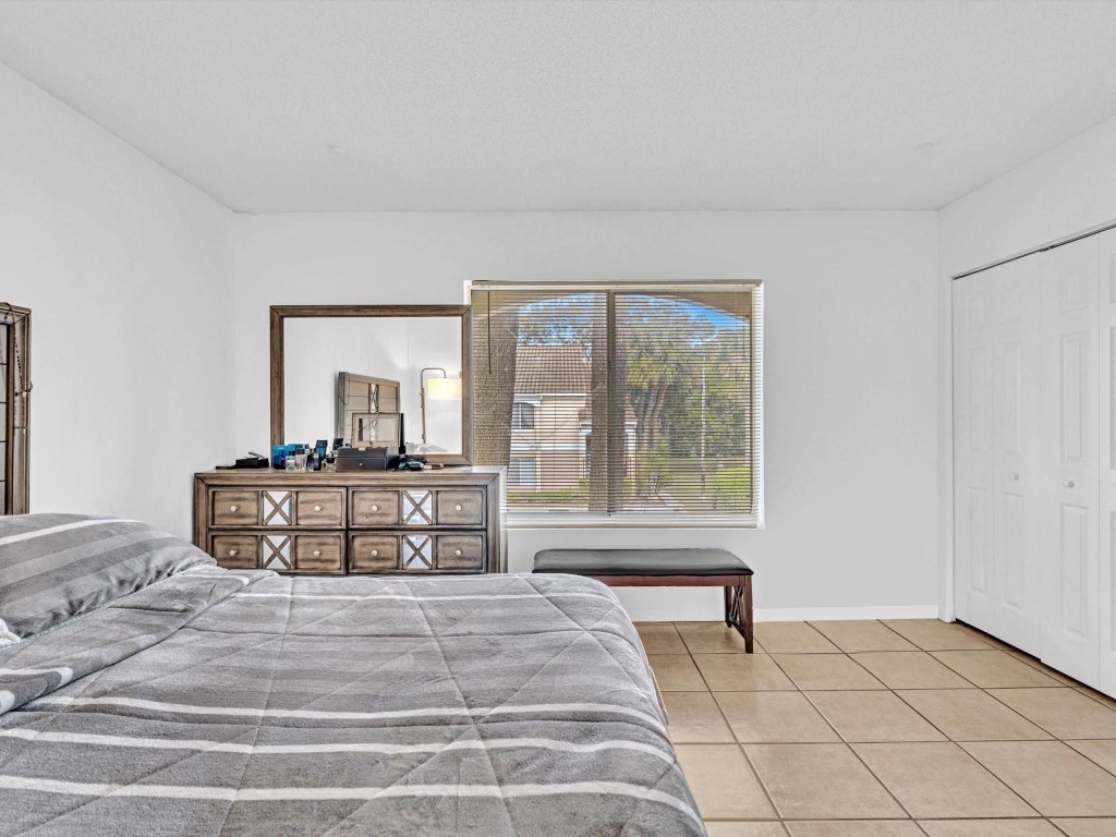 815 W Boynton Beach Boulevard 6-202, Boynton Beach Unit: 6-202