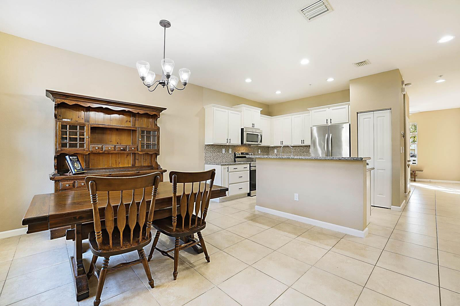 143 SW 7th St 143