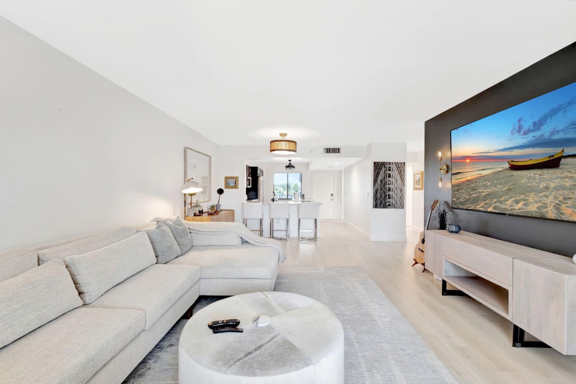 6093 Pointe Regal Cir N 401