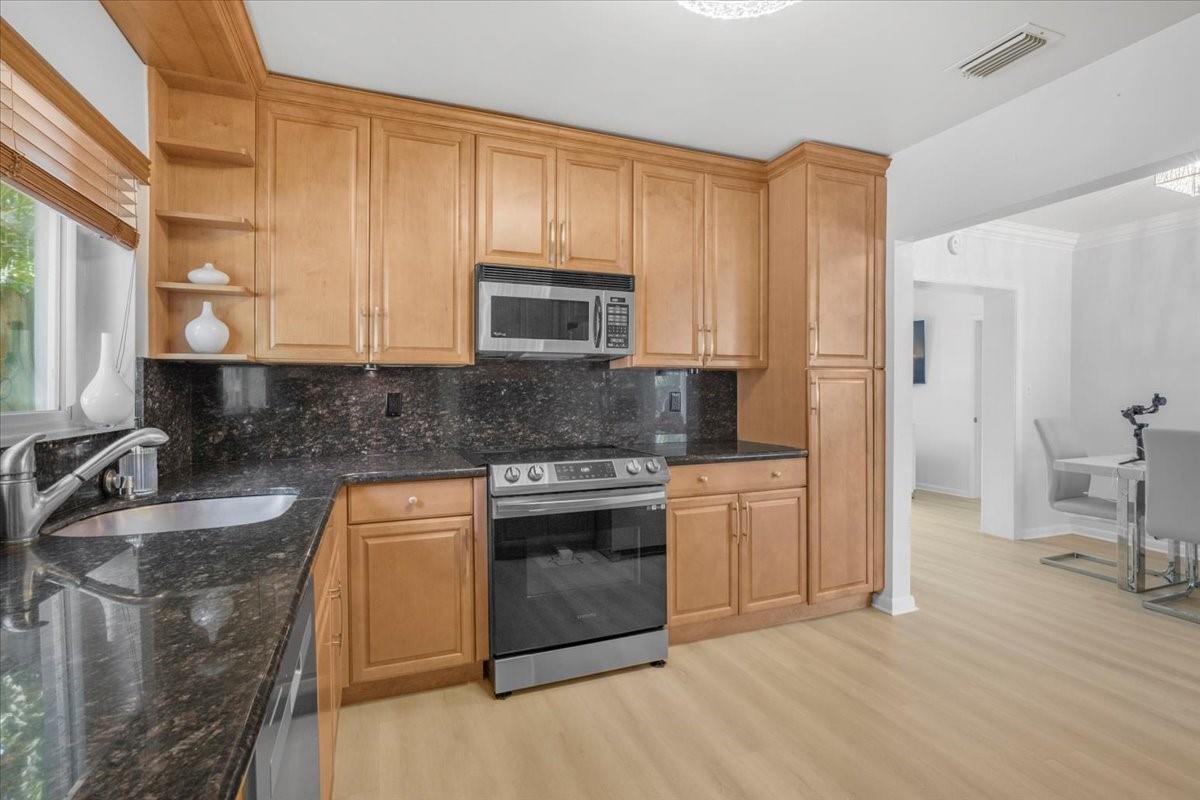 1532 NE 17th Ave
