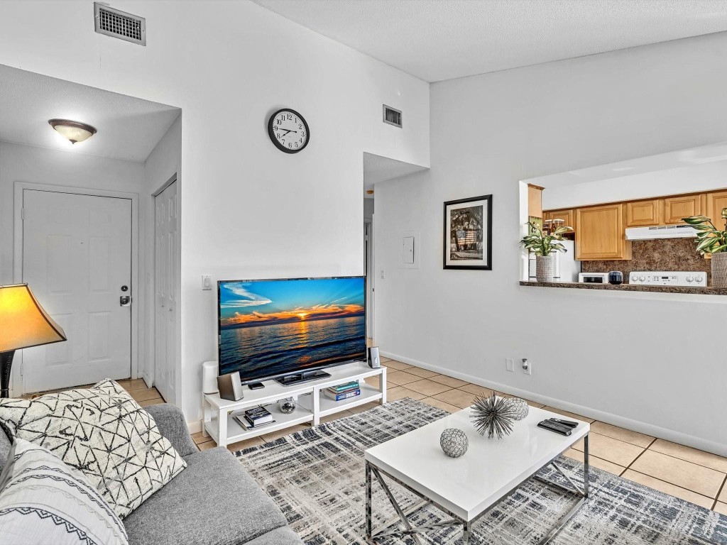 815 W Boynton Beach Boulevard 6-202, Boynton Beach Unit: 6-202