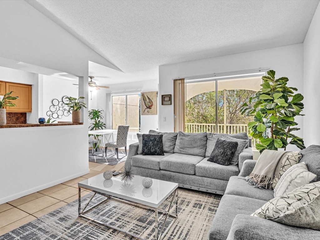 815 W Boynton Beach Boulevard 6-202, Boynton Beach Unit: 6-202