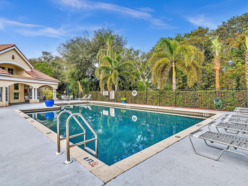 815 W Boynton Beach Boulevard 6-202, Boynton Beach Unit: 6-202