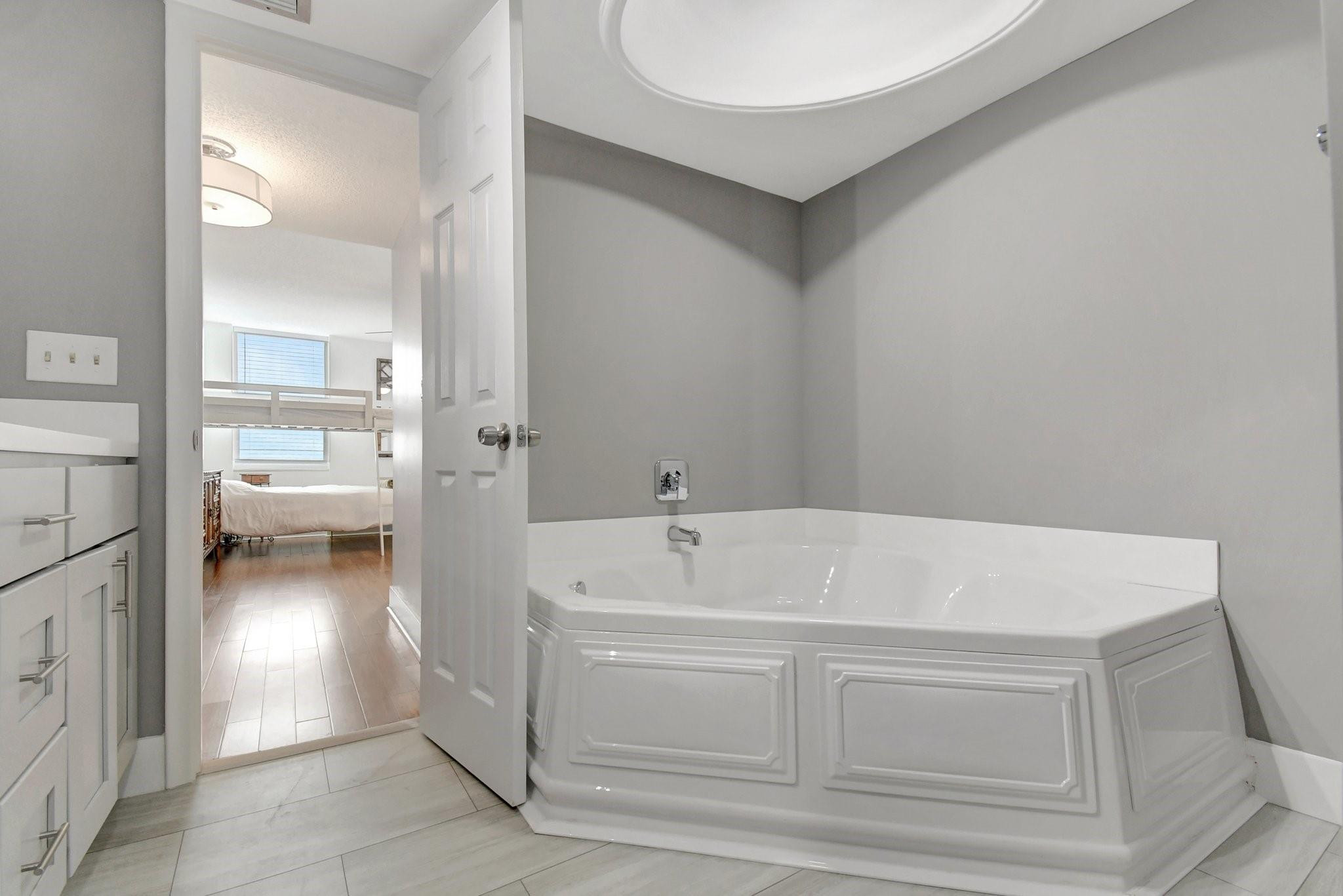 1865 S Ocean Dr 17I