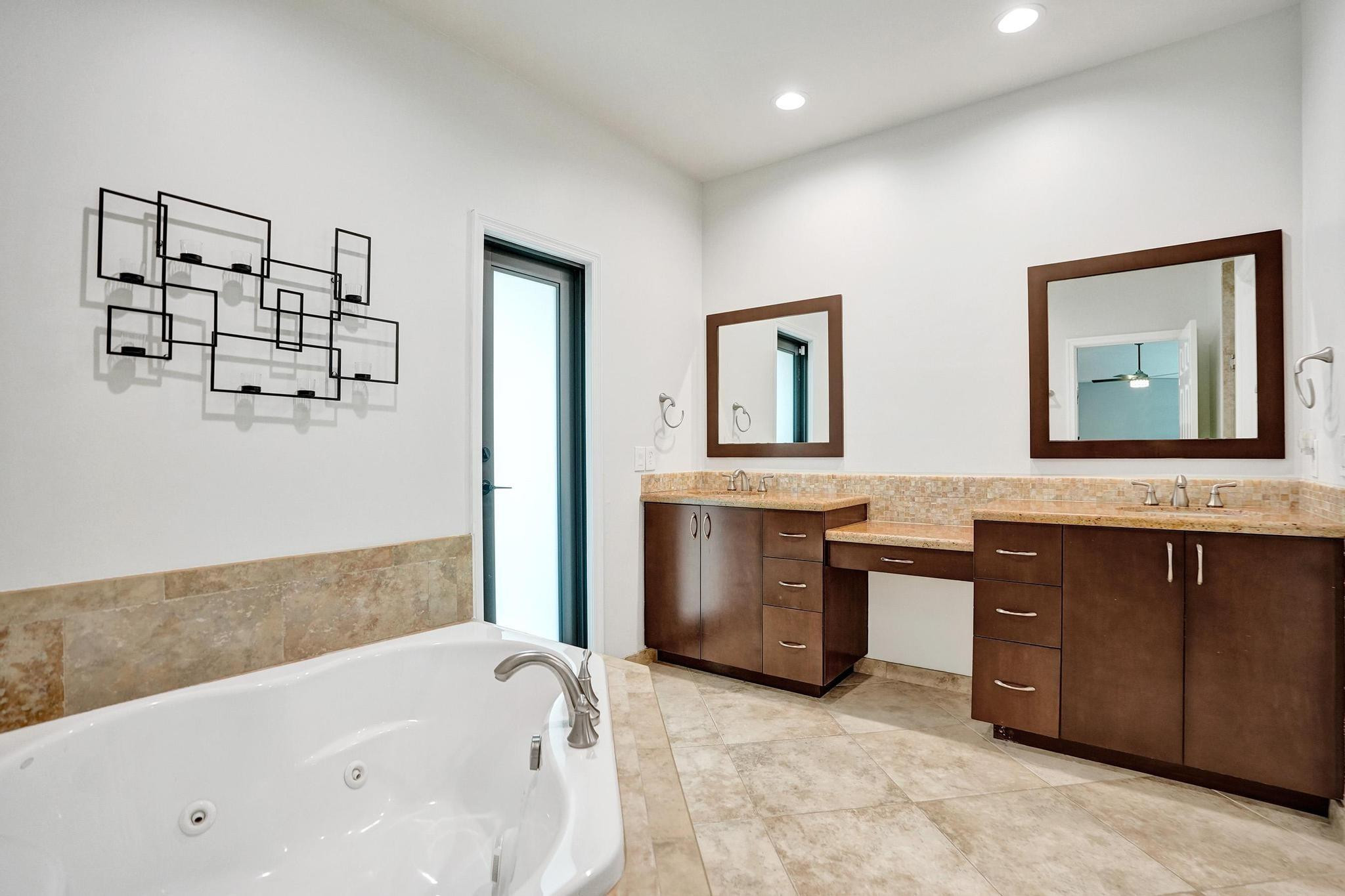2143 Oakland Hills Way