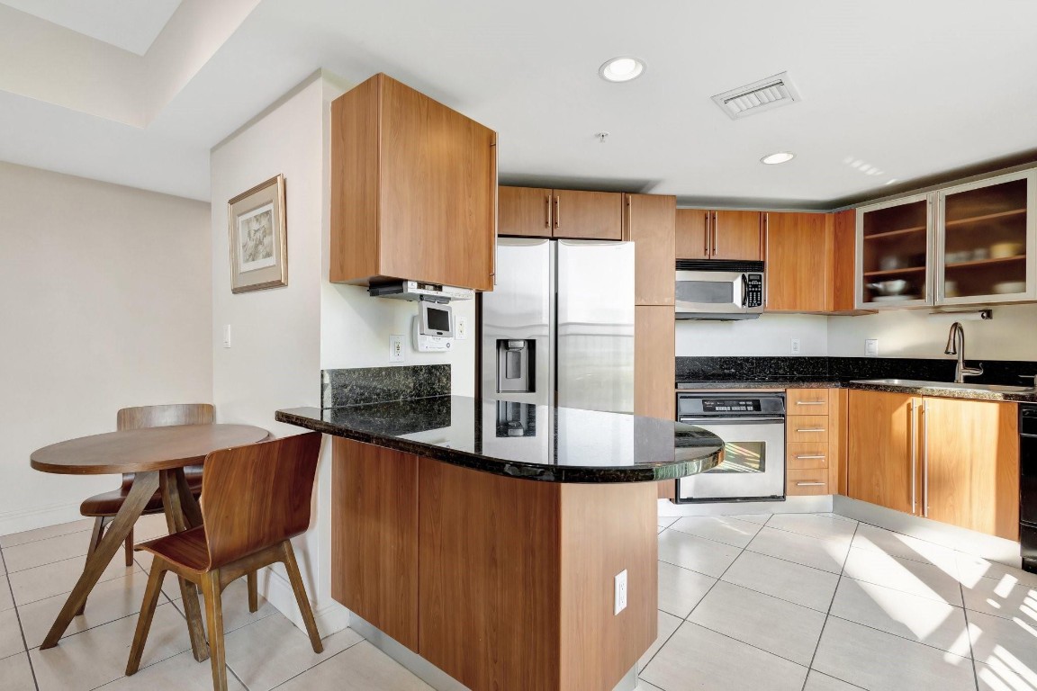 610 Clematis St 412