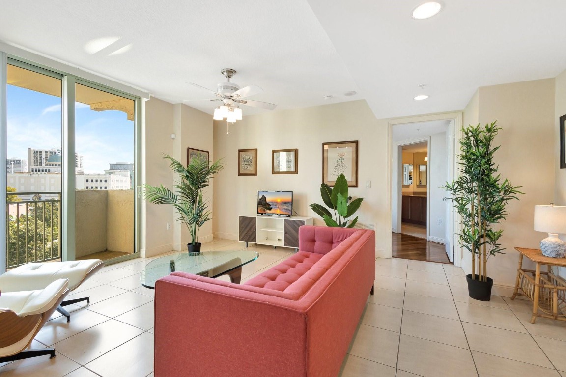 610 Clematis St 412