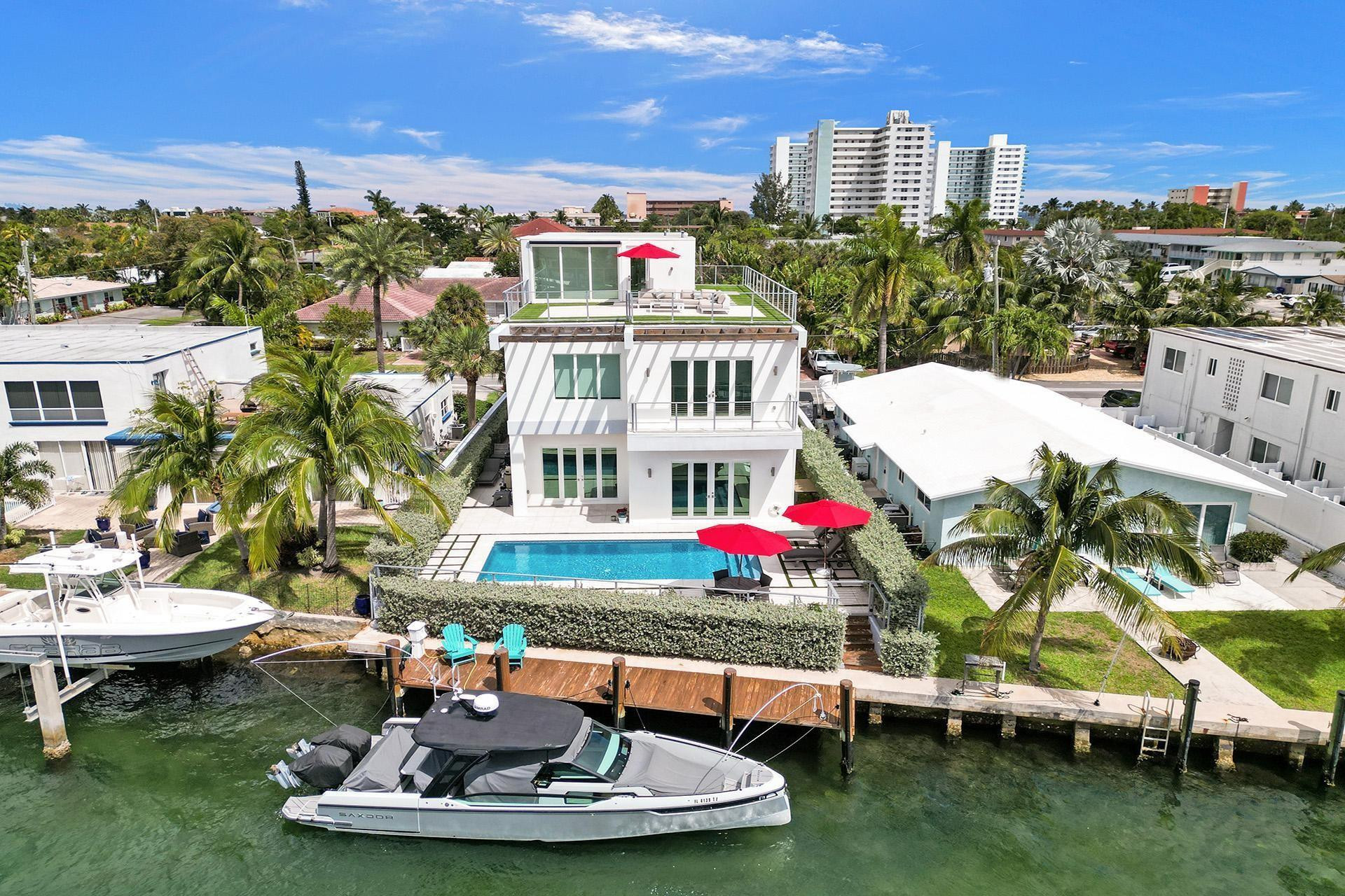 1713 N Riverside Dr