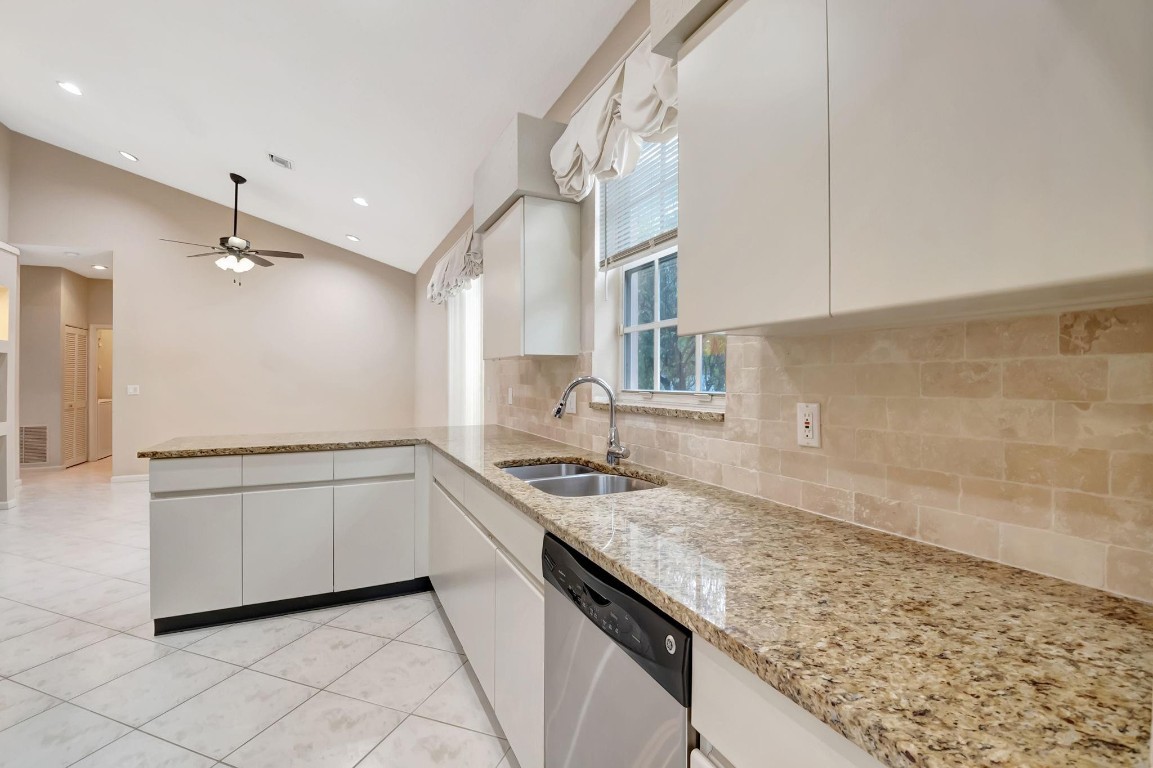 11081 Springbrook Cir