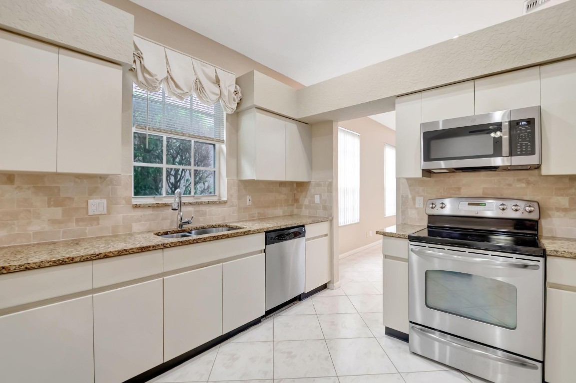 11081 Springbrook Cir