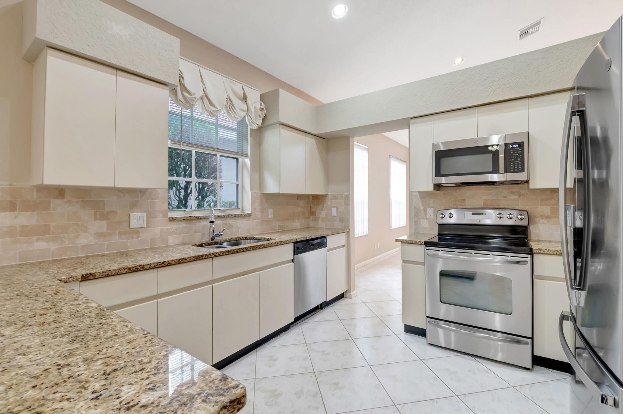 11081 Springbrook Cir