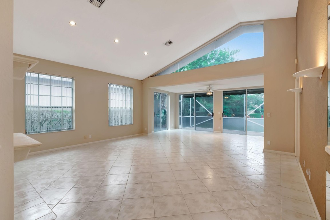 11081 Springbrook Cir