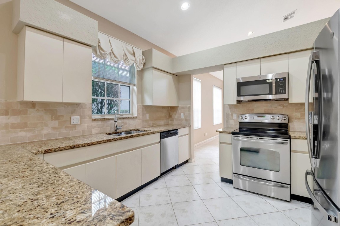 11081 Springbrook Cir