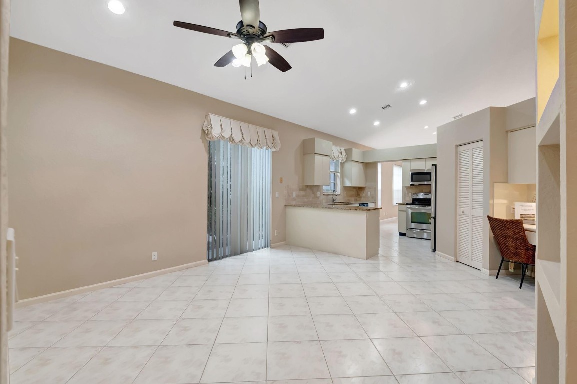 11081 Springbrook Cir