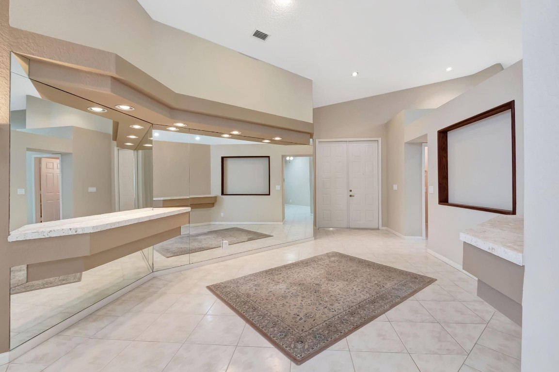 11081 Springbrook Cir