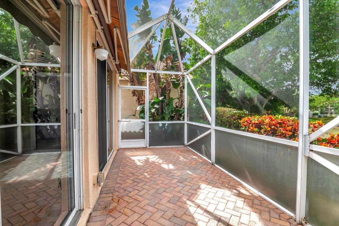 11081 Springbrook Cir