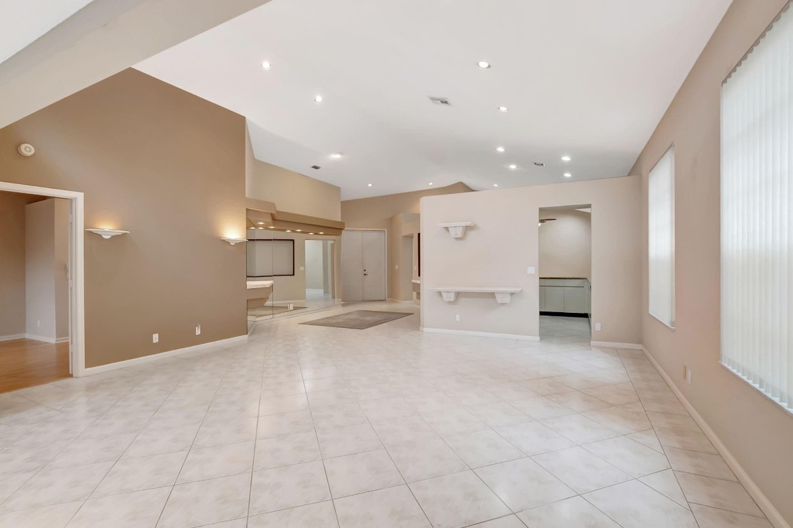 11081 Springbrook Cir