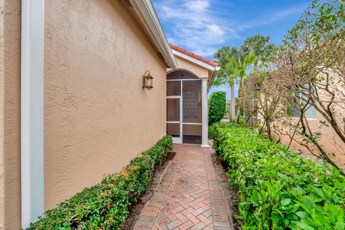 11081 Springbrook Cir