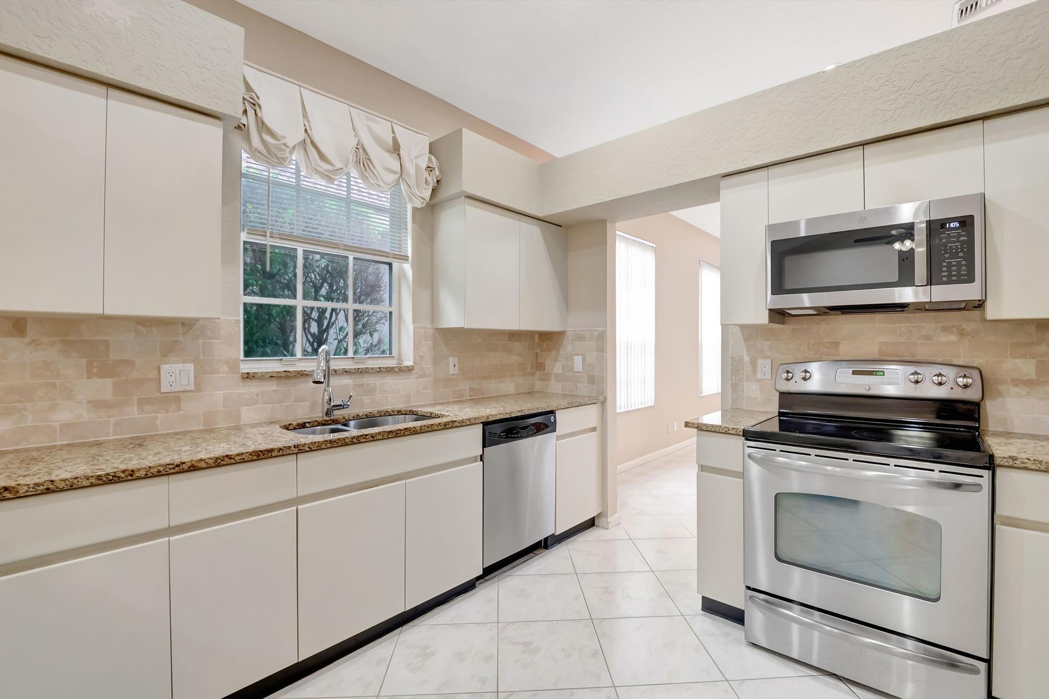 11081 Springbrook Cir