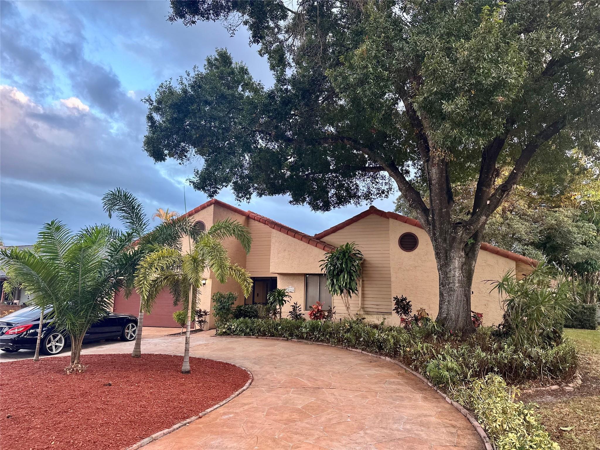 10998 NW 1st Manor
