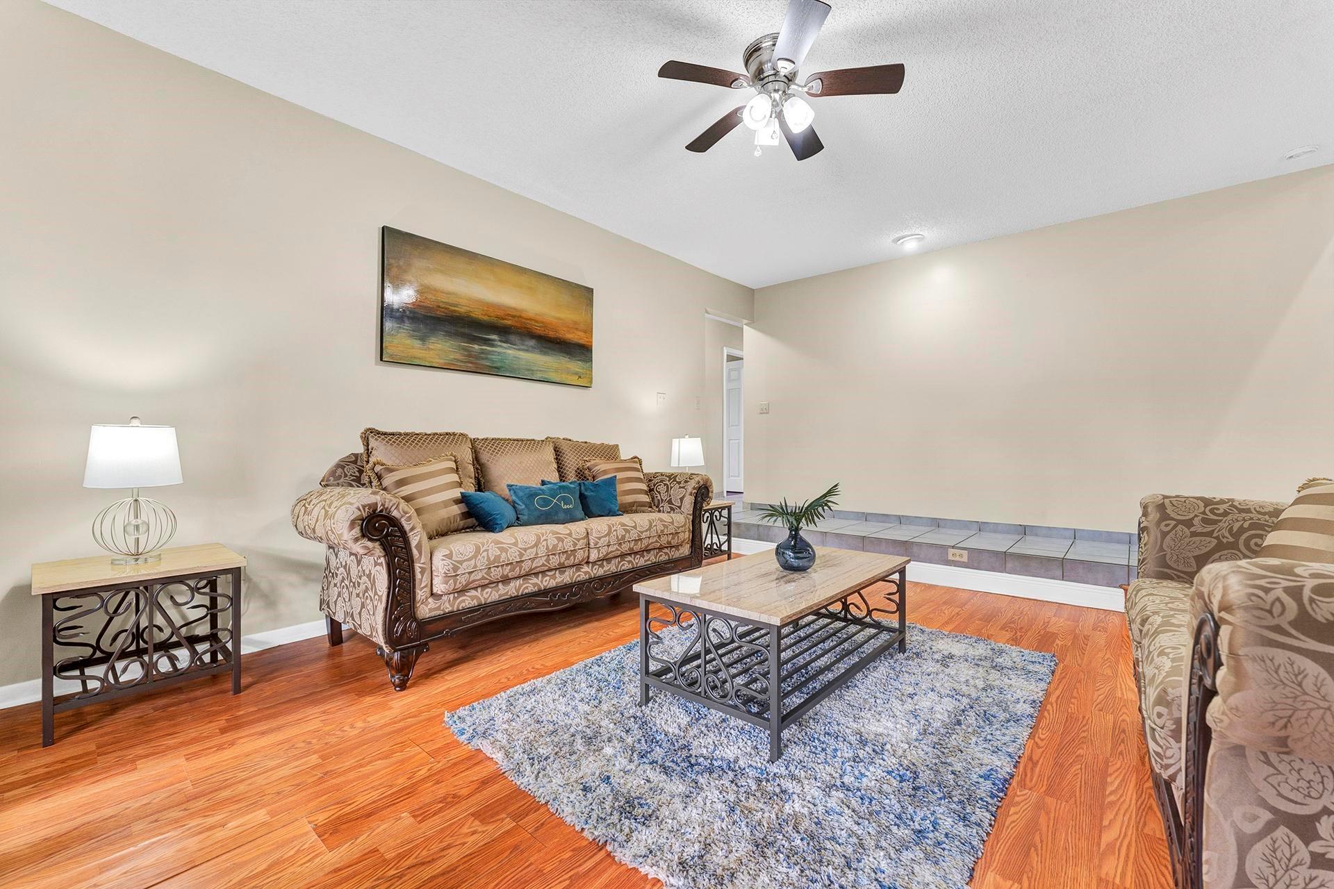 10998 NW 1st Manor
