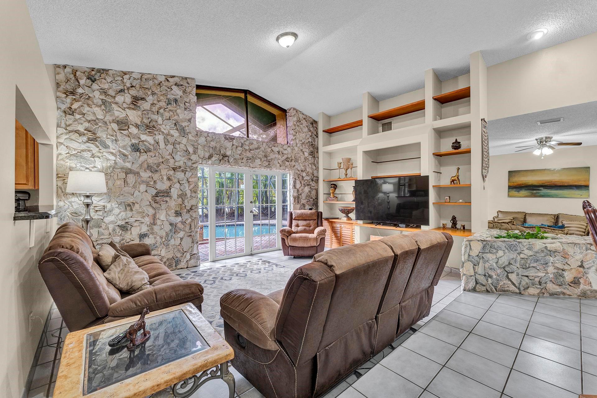 10998 NW 1st Manor