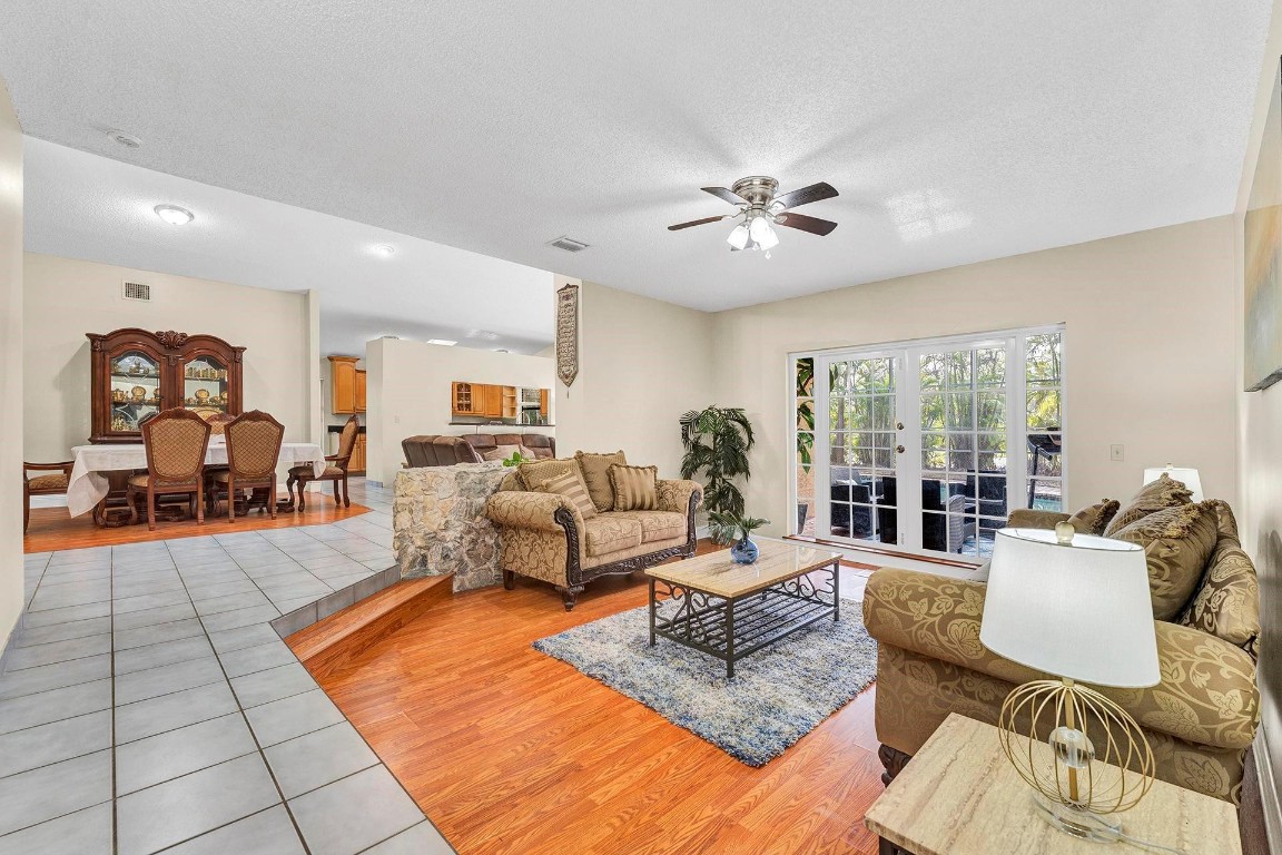 10998 NW 1st Manor