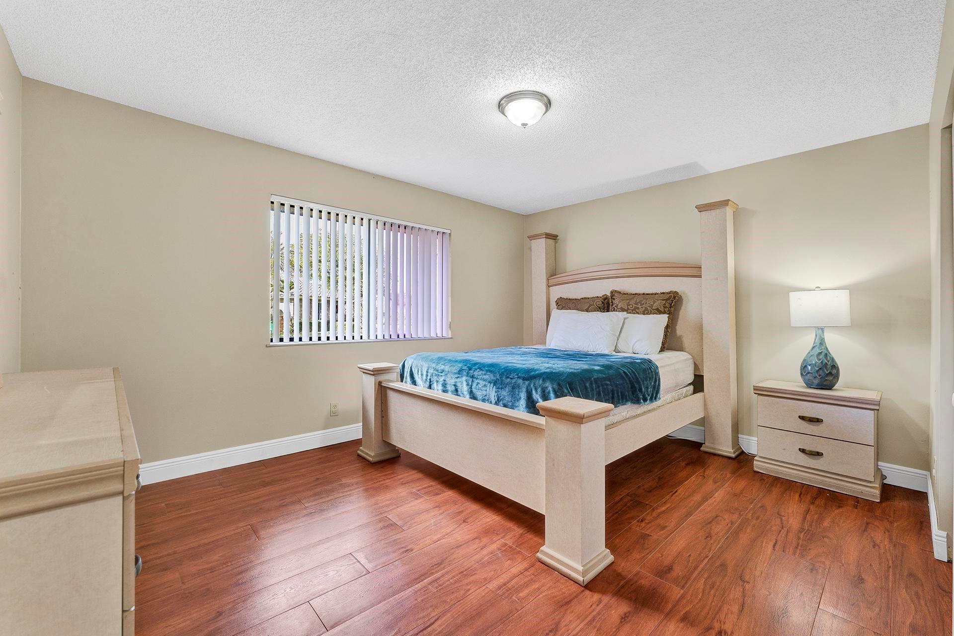 10998 NW 1st Manor