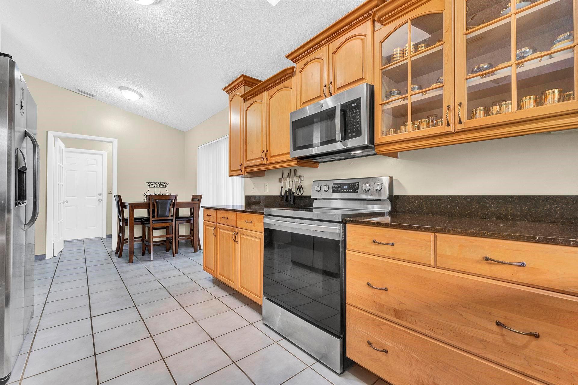 10998 NW 1st Manor
