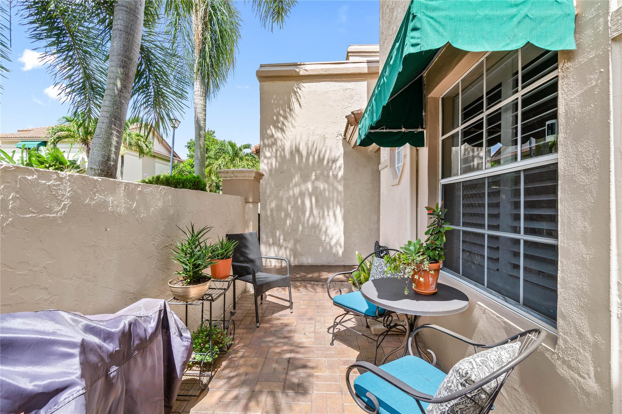 6581 Via Regina 6581