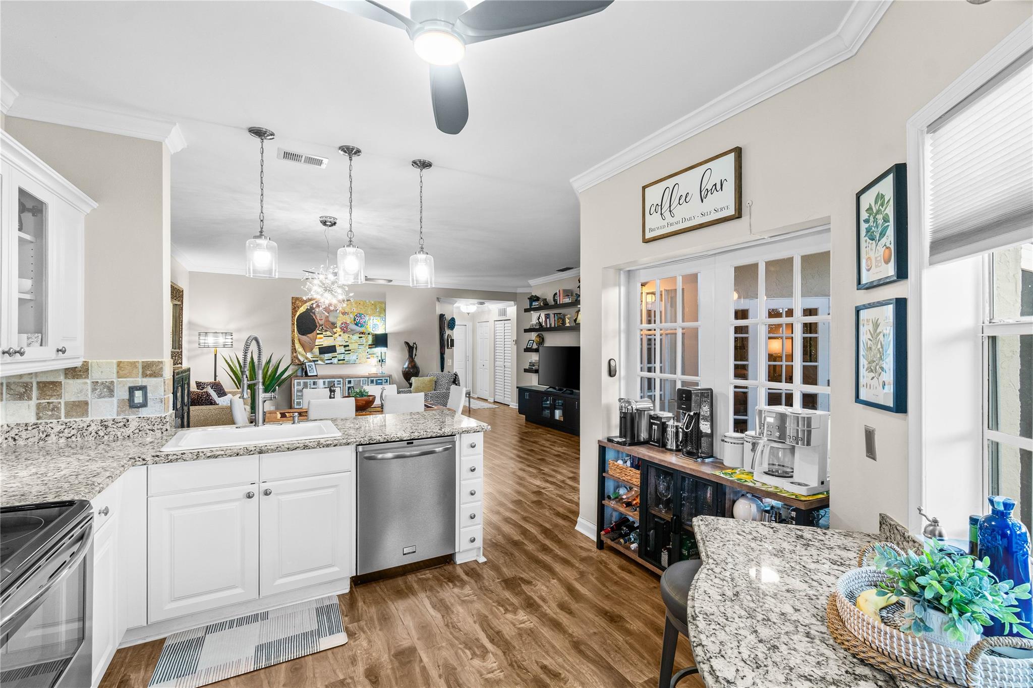 6581 Via Regina 6581