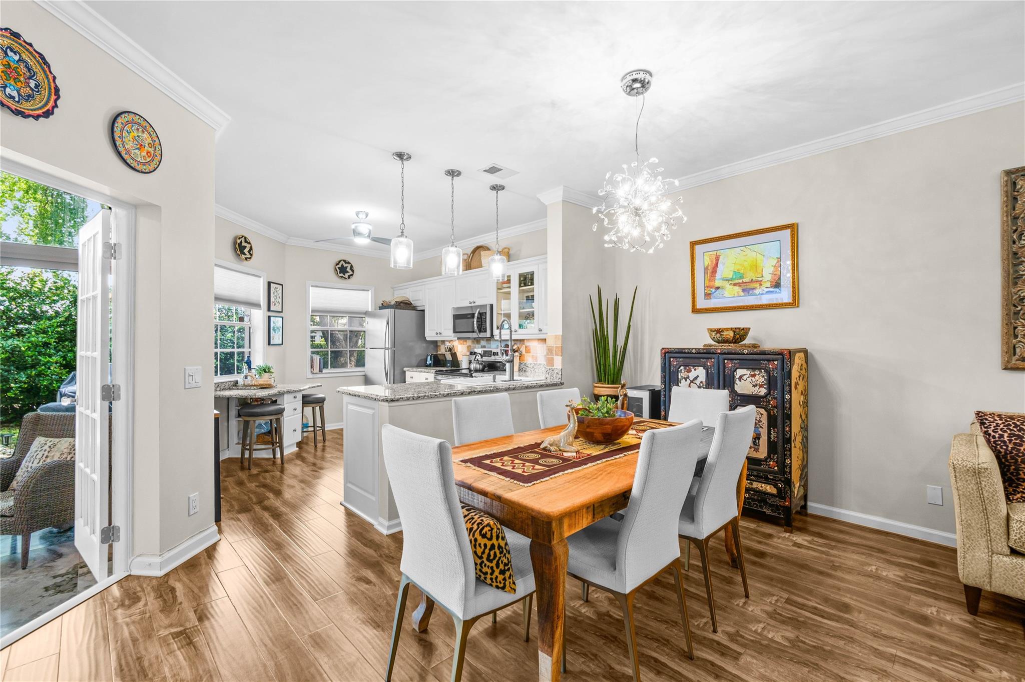 6581 Via Regina 6581