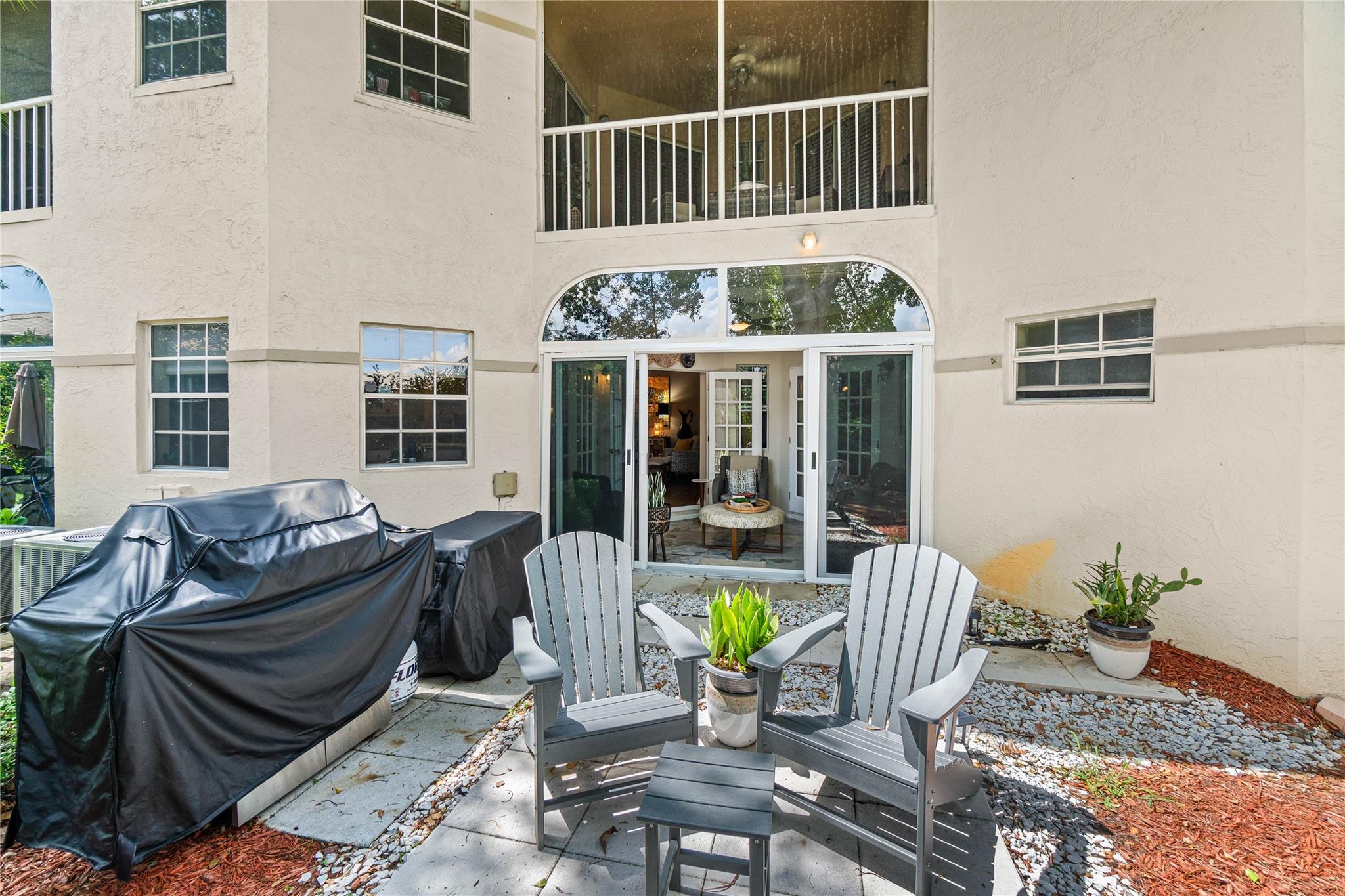 6581 Via Regina 6581