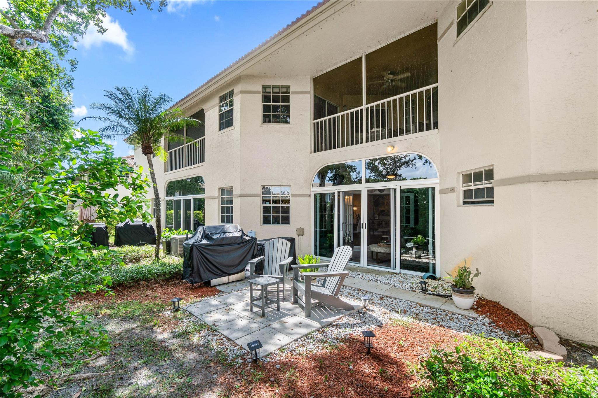 6581 Via Regina 6581