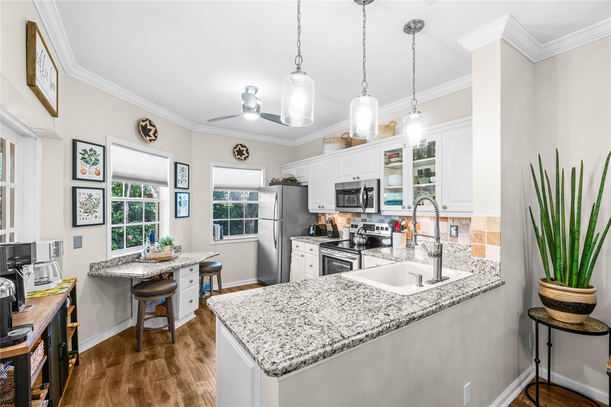 6581 Via Regina 6581